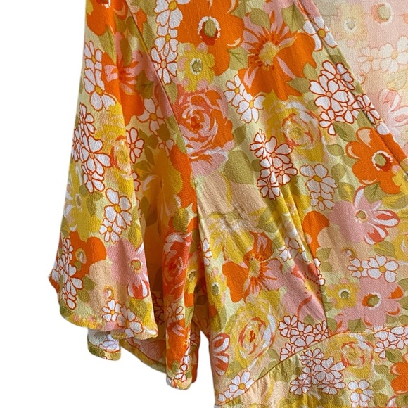 Rewind Button Front Flutter Sleeve Skater Dress
orange yellow florals Fairy core - Picture 5 of 9